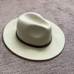Worn ONCE! Excellent condition. Felt Free People Widebrim Hat